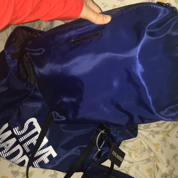 Steve Madden Sporty Style Tote - Picture 8 of 8